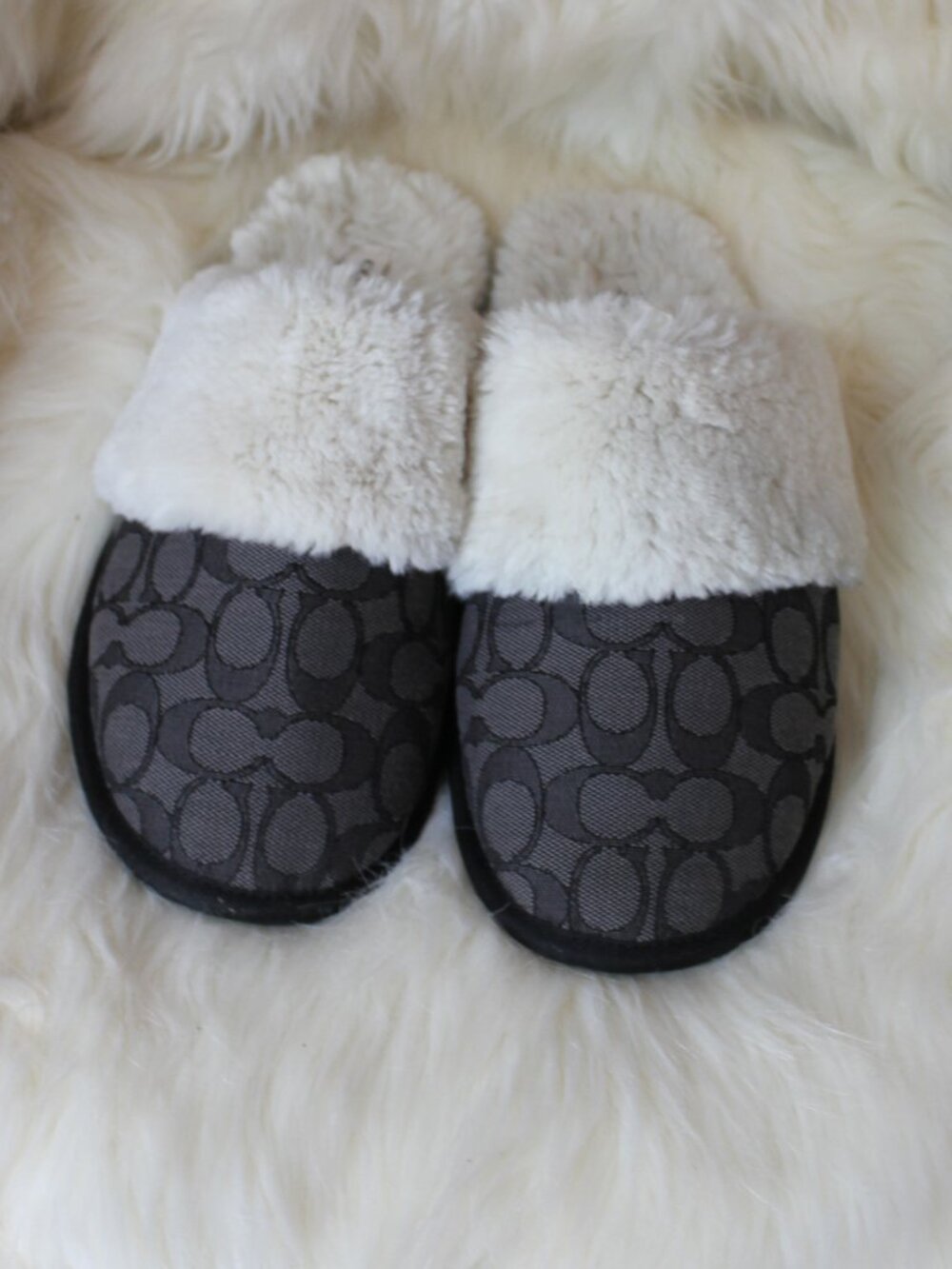 Coach  New York Ziva Women's Gray  and Cream Slippers size 11B